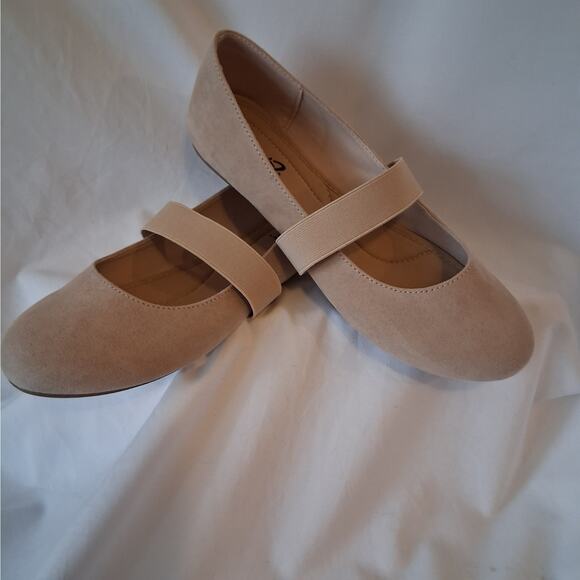 Y-NOT? Beige Suede Ballet Flats with Strap Wom
en's 8.5 NWOT - Picture 2 of 7